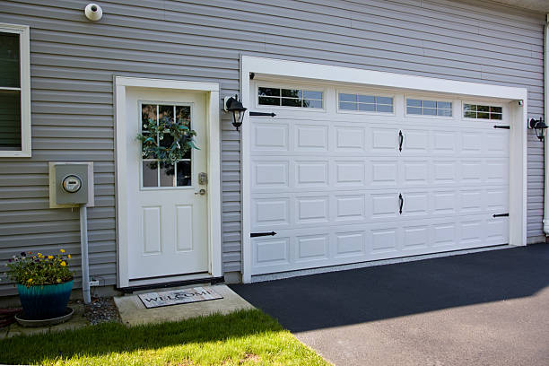 24/7 Emergency Garage Door Panel Replacement experts in Bellerose, NY